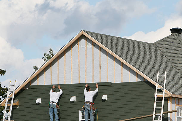 Professional Siding technician working in Princeton, IL